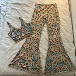 teeki brand size medium yoga bra and flare leggings